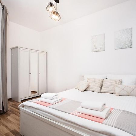 קרקוב City Of The Kings-Camomile Apartment מראה חיצוני תמונה